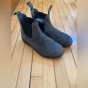 Blundstone charcoal gray Suede Chelsea Boots
